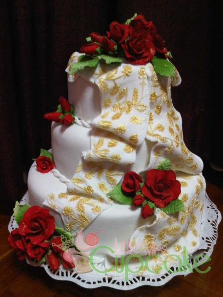 3 Layers Red Roses Wedding Fondant Cake with Gold Drapery